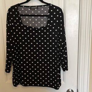 Black & white polka dot XXL blouse with square neck.